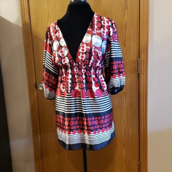 Torrid red grey polka dot satiny 3/4 sleeve blouse - Picture 2 of 7